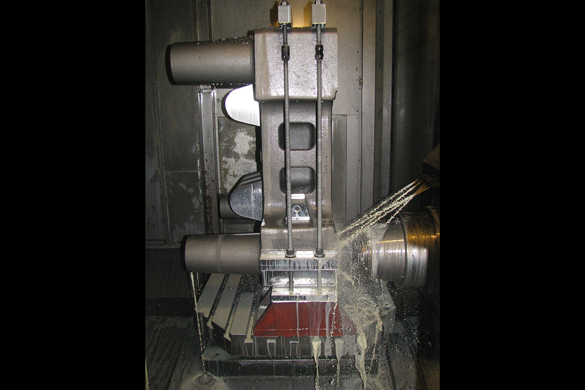 mechanical-machining-of-a-reaction-head-of-injection-molding-presses-2